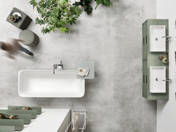 vista zenitale stanza da bagno con vasca a libera installazione centrale e arredo verde