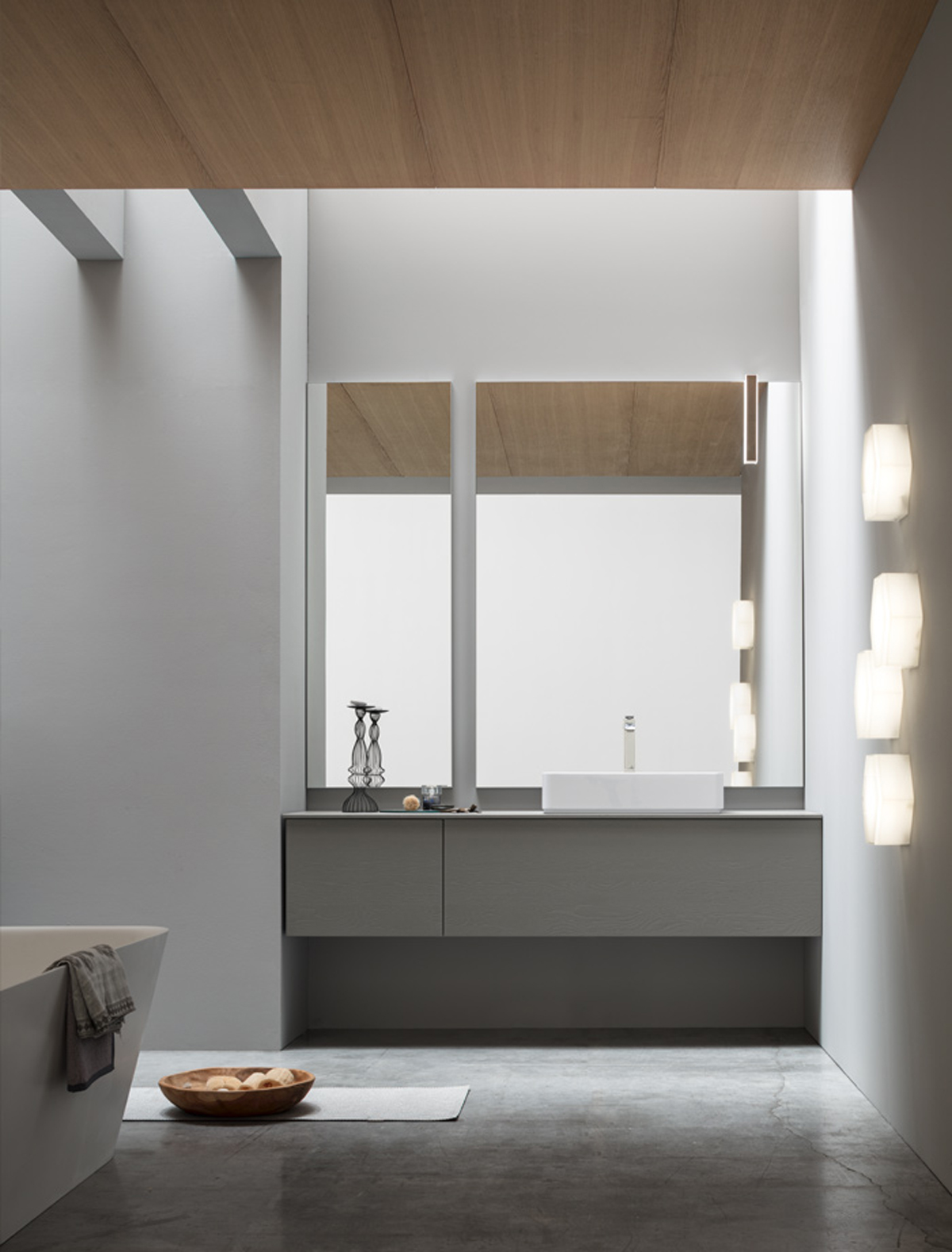nicchia bagno con zona lavabo illuminata 