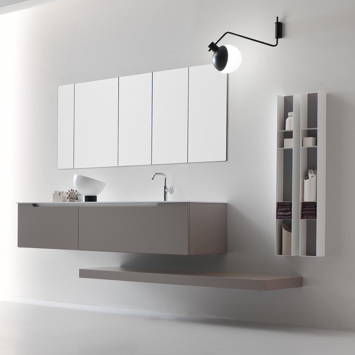 specchio contenitore incassato bagno