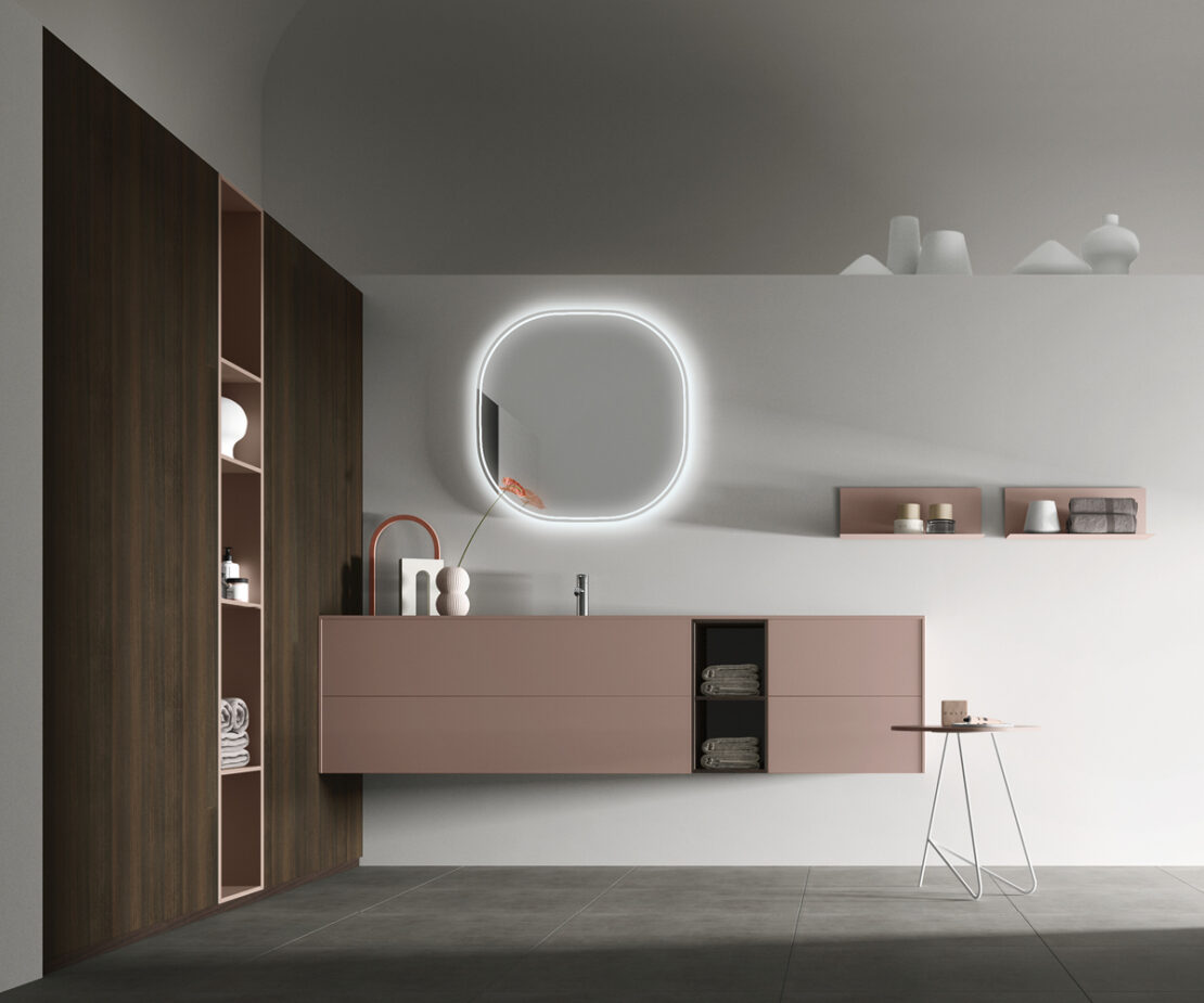 arredare bagno rosa e legno scuro