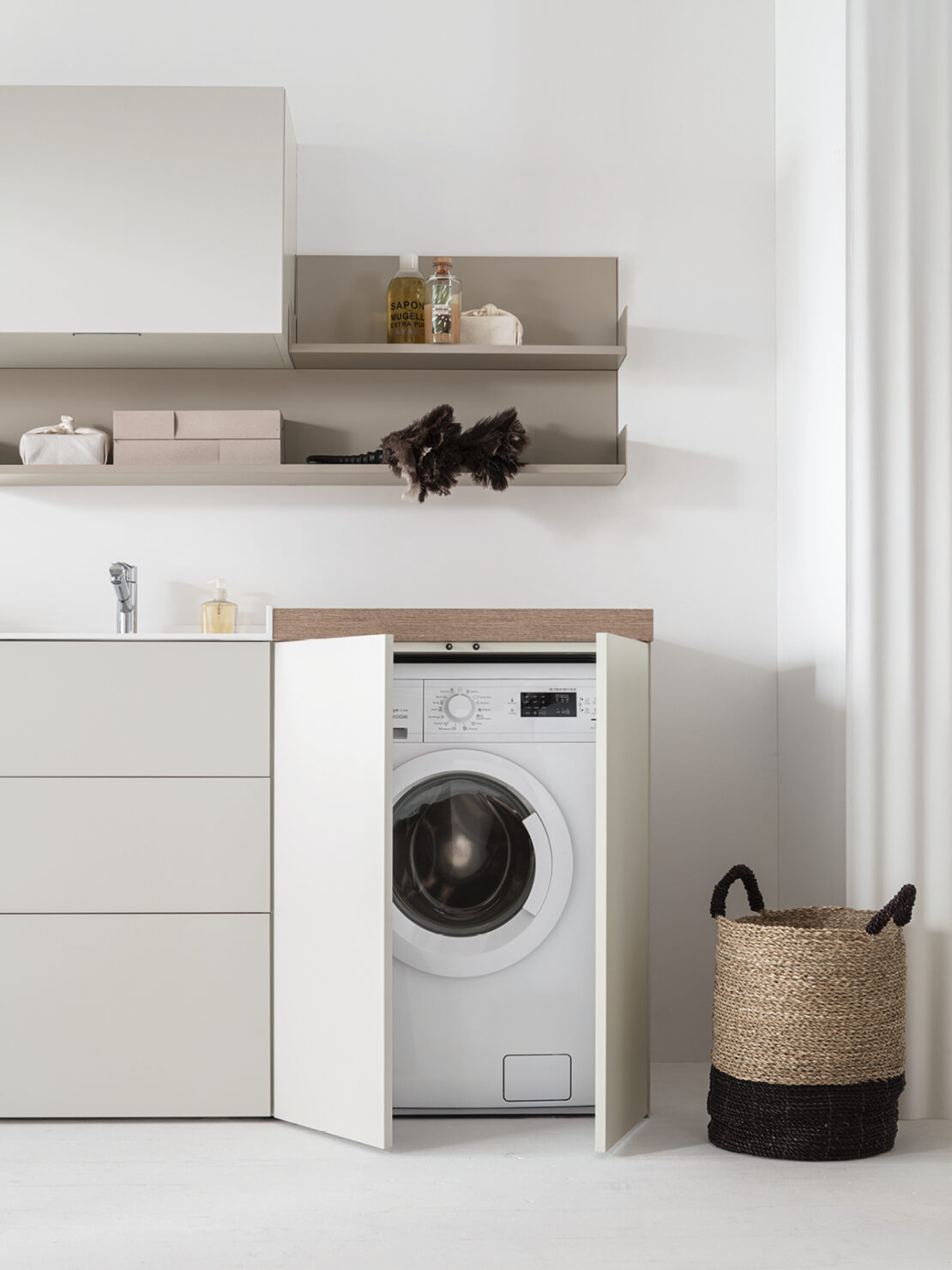 Idee antibagno lavanderia con moduli per elettrodomestici