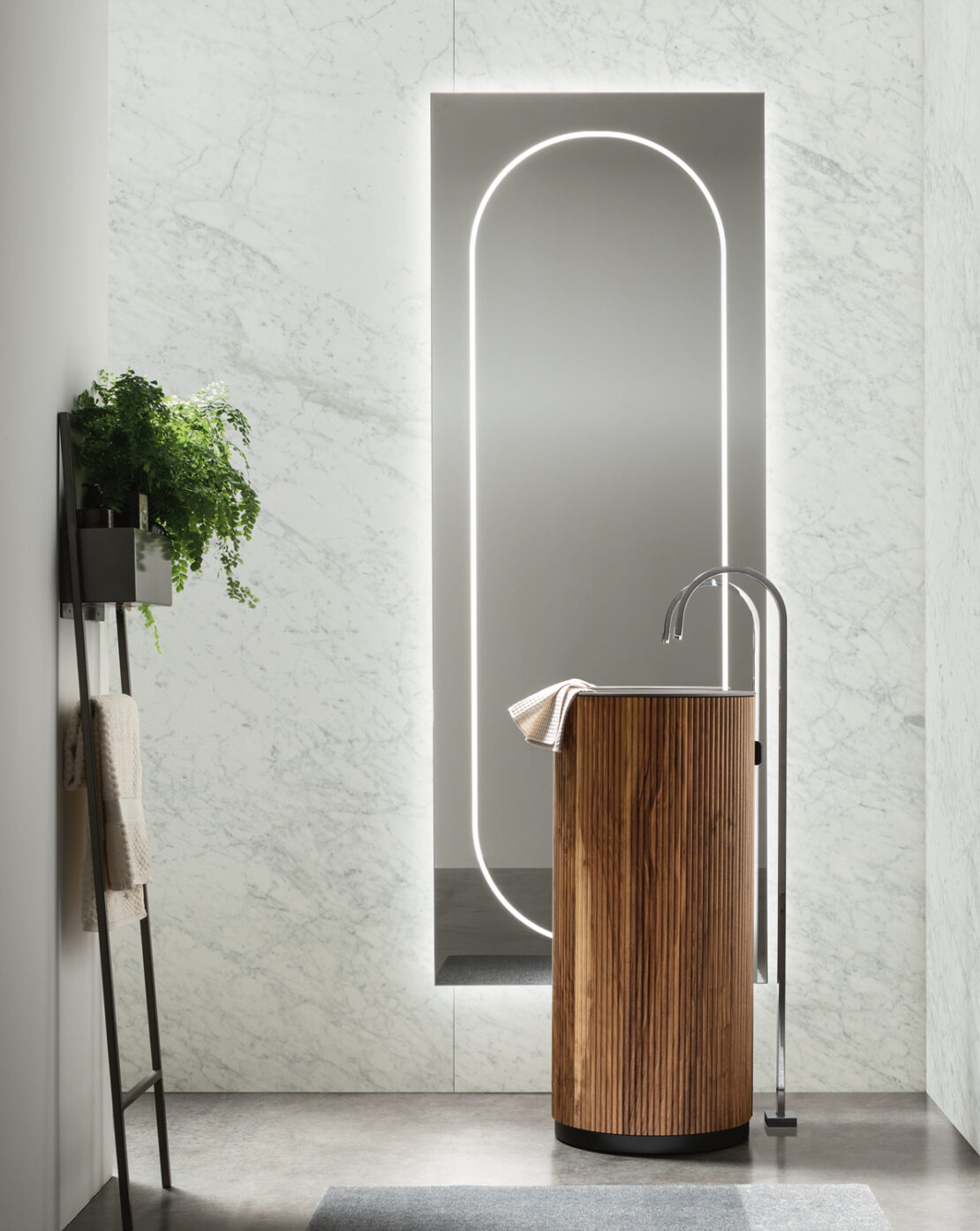 Idee per arredare l’antibagno con lavabo monolite Uniko per arredo bagno elegante