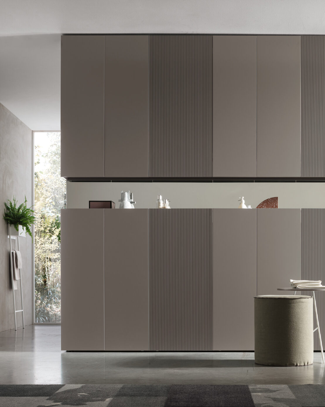 Idee per arredare l’antibagno con mobili moderni salvaspazio
