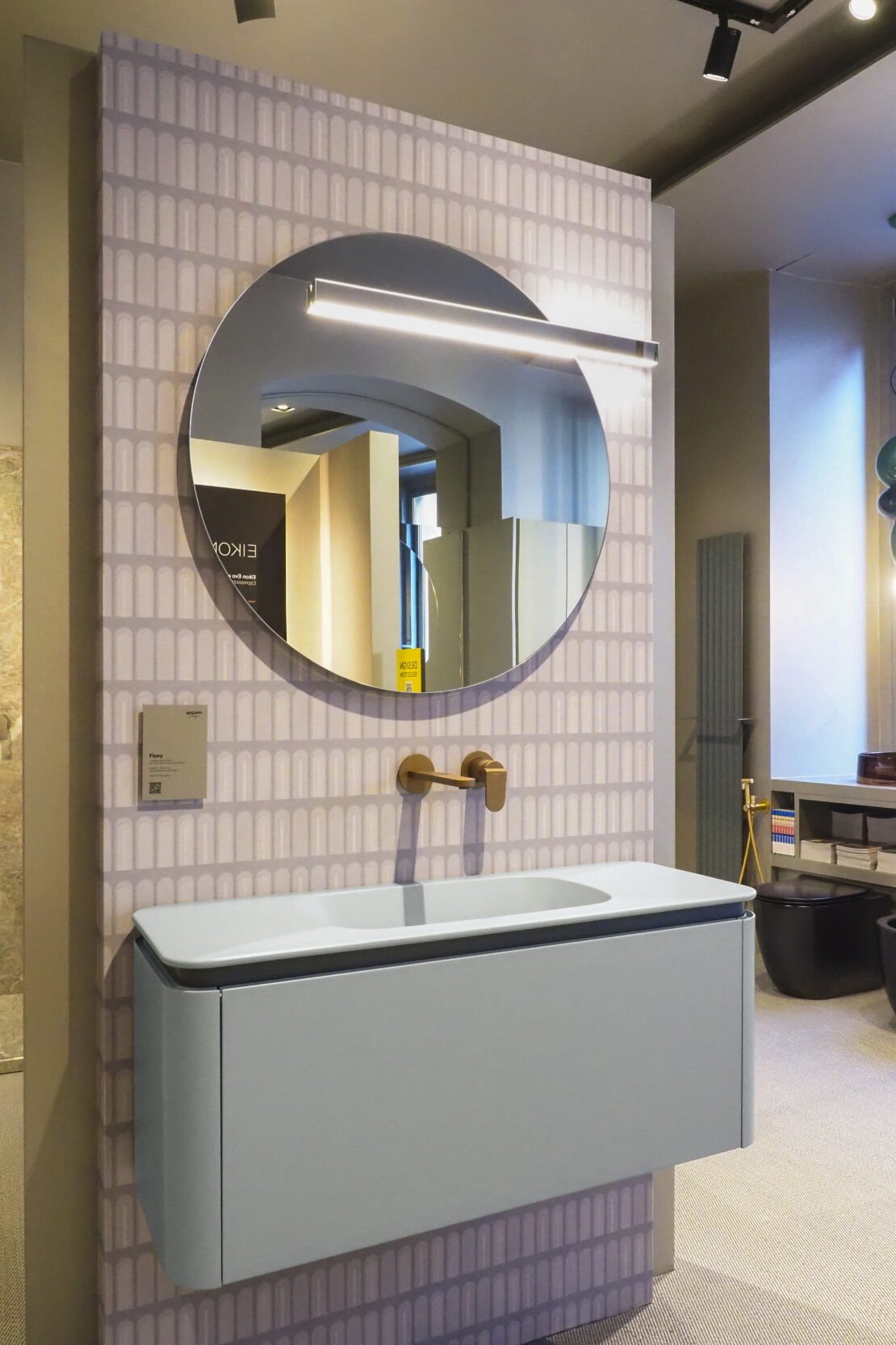 arredo bagno moderno Flexy base sospesa arrotondata con angoli smussati