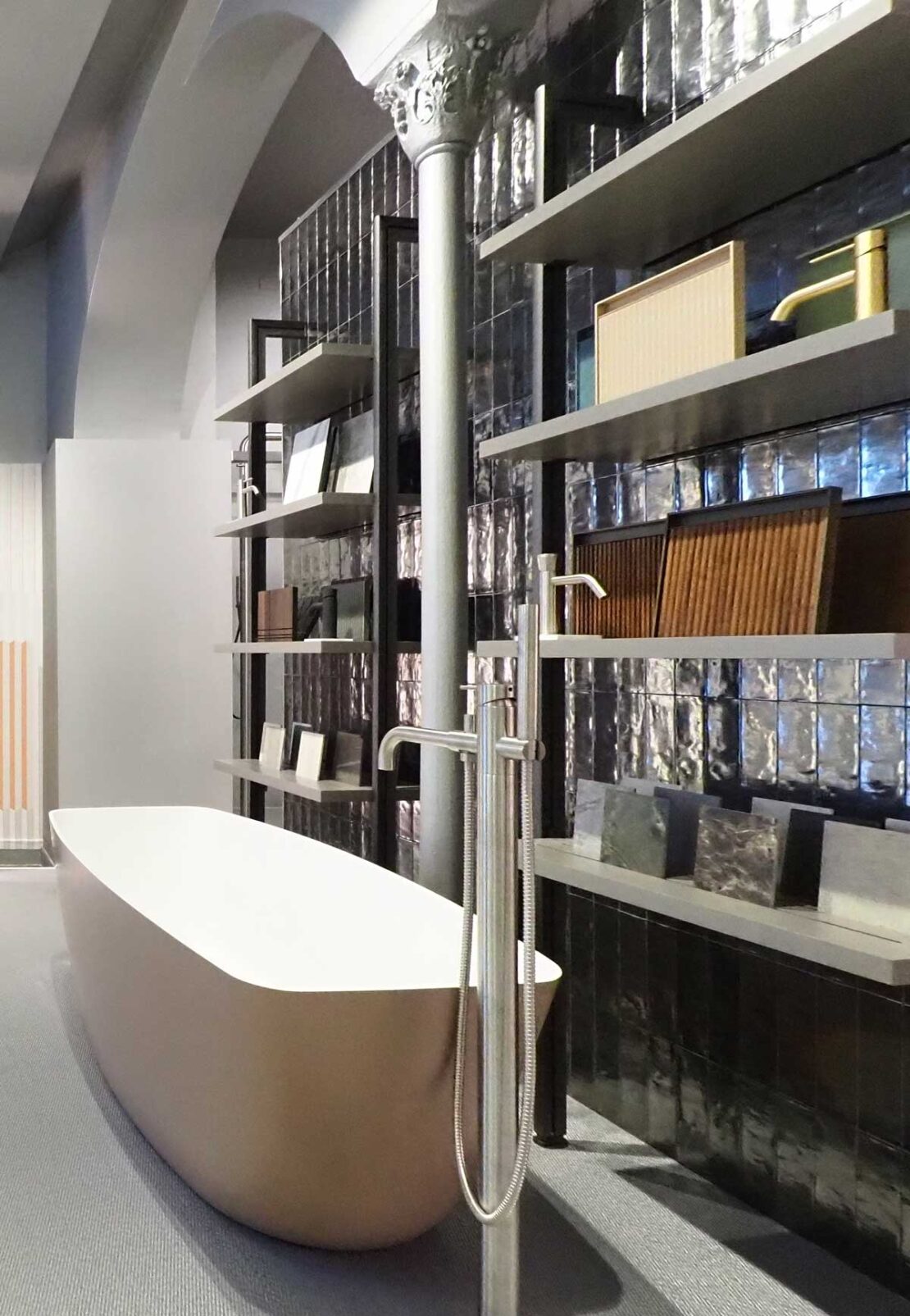 tendenze-bagno-2026-arcom-vasca-da-bagno-freestanding-color-cipria